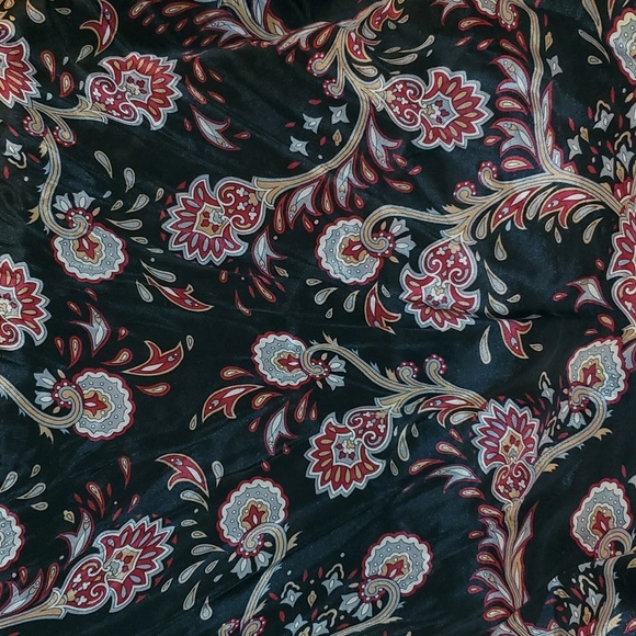 Beautiful Large Scarf - Picture 4 of 5